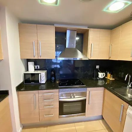 Cozy With Parking & Swimming Pool 公寓 *