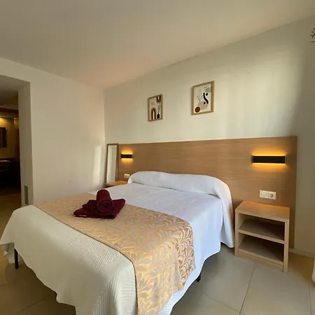 Cozy With Parking & Swimming Pool