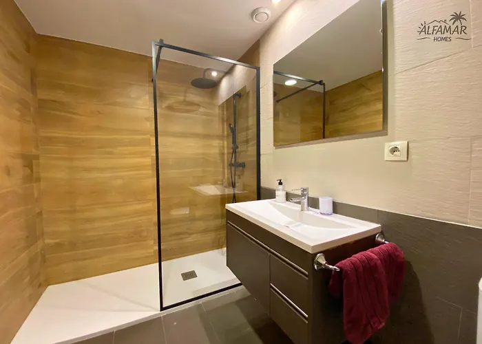 Cozy With Parking & Swimming Pool