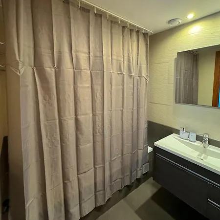 Cozy Apartment With Parking & Swimming Pool *