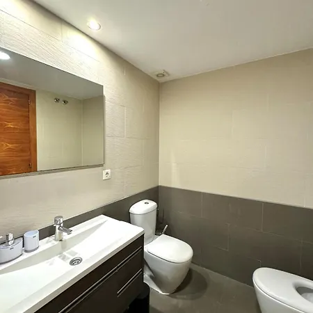 Cozy With Swimming Pool Apartment *