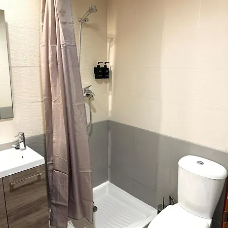 Apartment Cozy Apartment With Parking & Swimming Pool *