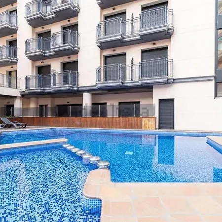 Cozy With Swimming Pool
