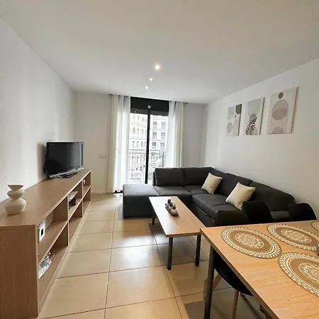 Cozy Apartment With Parking & Swimming Pool