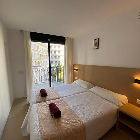 Cozy With Parking & Swimming Pool Appartamento Lloret de Mar