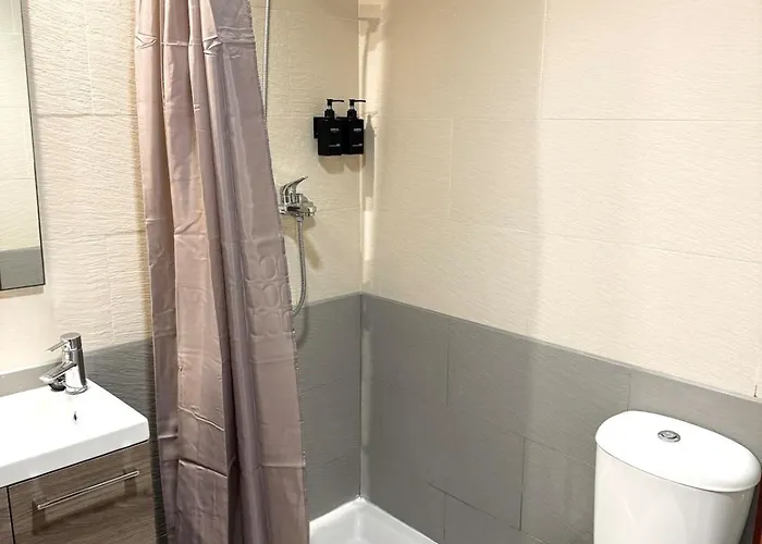 Apartment Cozy With Parking & Swimming Pool *