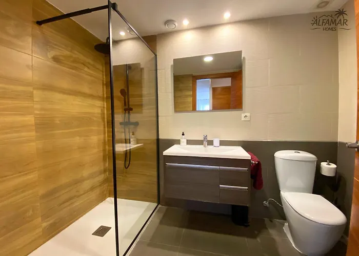 Cozy With Parking & Swimming Pool Apartment *