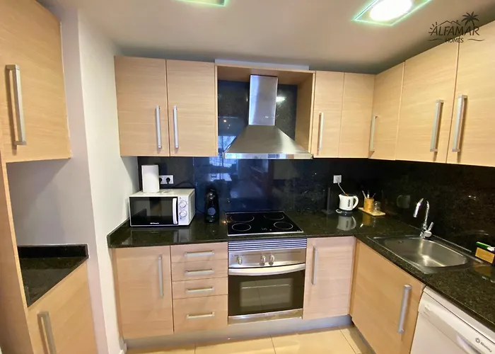 Cozy With Parking & Swimming Pool Apartment *