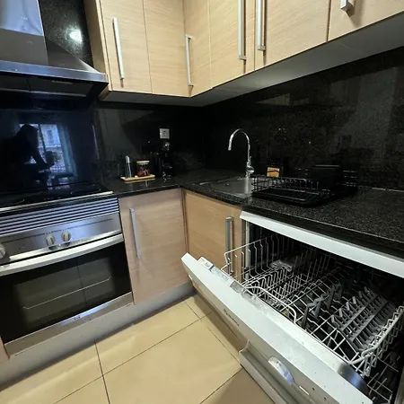 Cozy Apartment With Parking & Swimming Pool